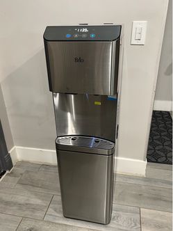 Bottom Load Hot/Cold Water Self-Cleaning Dispenser - Moderna 720 Ice Sold For Parts it depends Water it throws hot water. It just stopped cooling and 