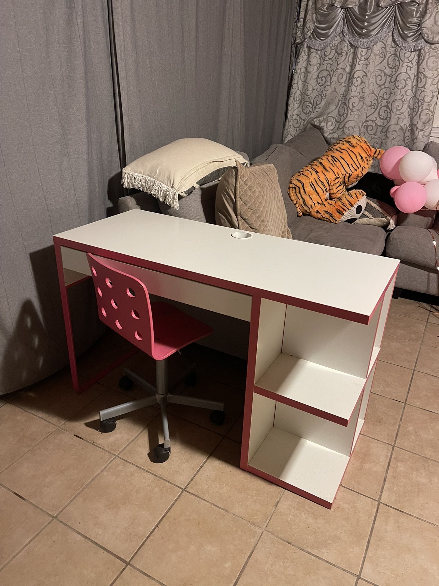 Pink+white Desk With Chair