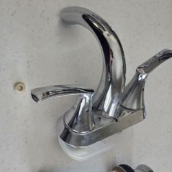 Chrome 2/3 Hole Faucet With Drain