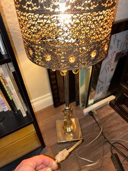 Olde Fancy lamp with chandelier-like hangybobs