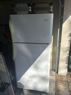 Fridgidaire Full size fridge 
