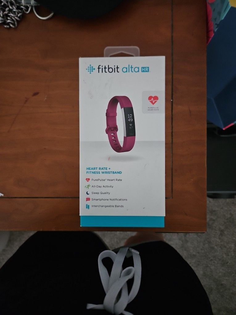 Fitbit Alta HR ( BRAND NEW )