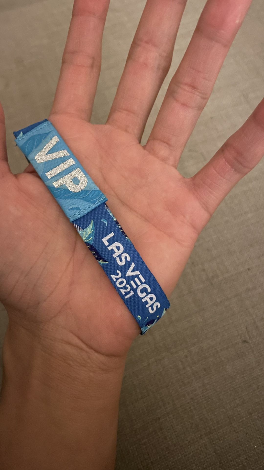 4 *EDC VIP Only SUNDAY * Selling my wristband
