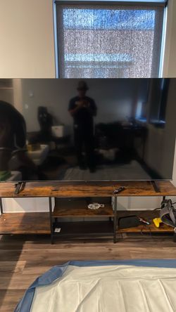 Toshiba 75” Tv w/ Stand