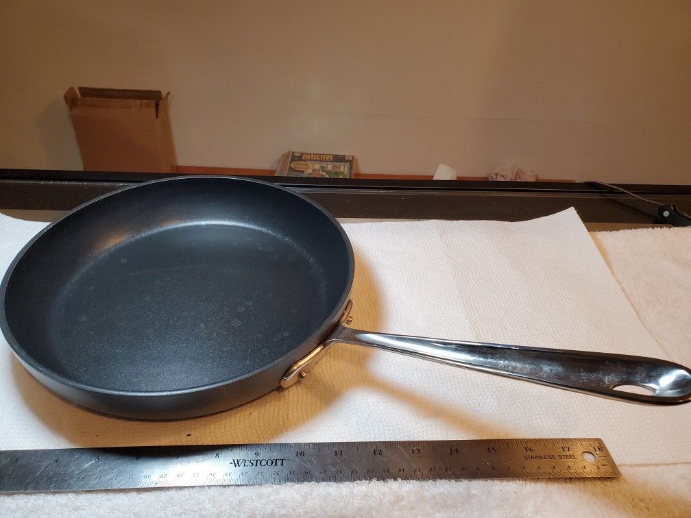 ALL-CLAD Metalcrafters 10-inch (26 cm) Non-Stick Sauté Black Frying Pan/Skillet

All-clad Metalcrafters 10-inch (26 Cm)

Non-stick Sauté Black Frying
