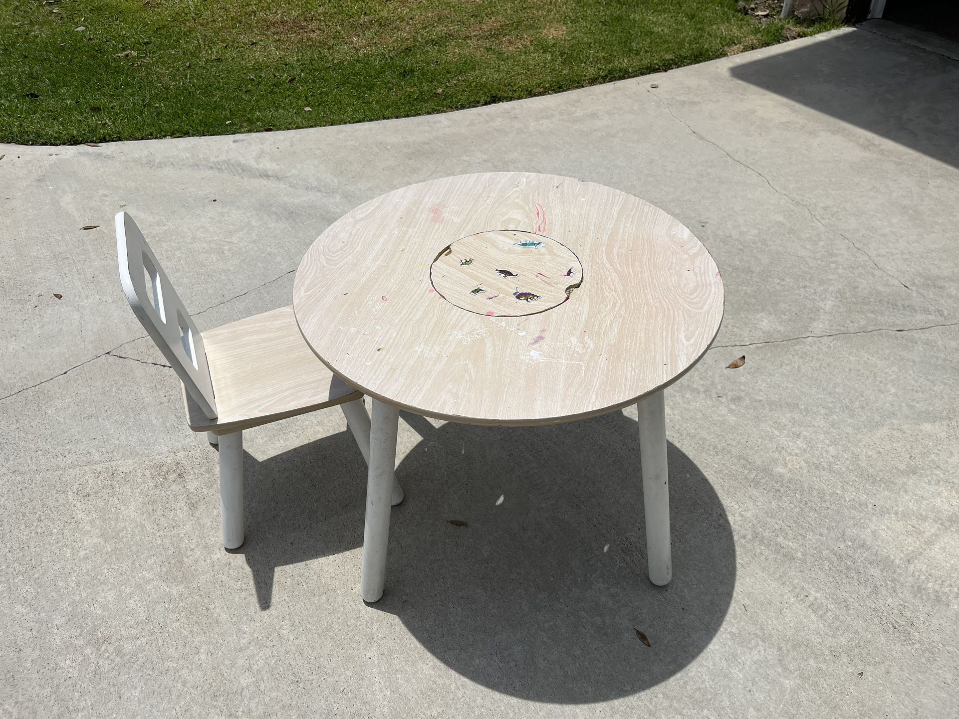 FREE KIDS TABLE & CHAIR 
