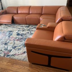 New 4 PWR/1 CNSL 4 PWR Reclining/Headrests.  Genuine Italian Leather.  136.5x122.5x31/39H.  Free Delivery!