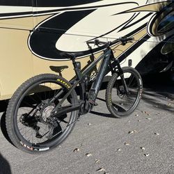 E Bike 2023 Trek Rail 9.8 XT With Carbon Wheels 