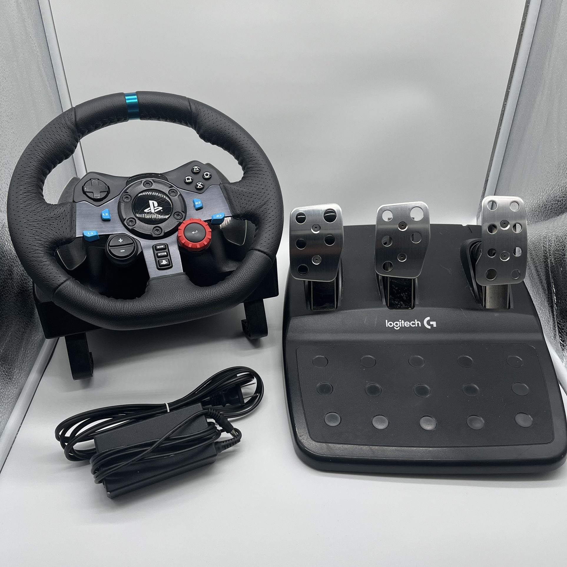 Logitech G29 Driving Force Racing Wheel PS4/PS3 /PC