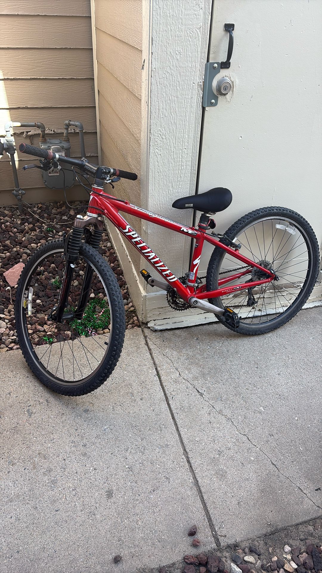 Specialized mountain bike, stinging jumper