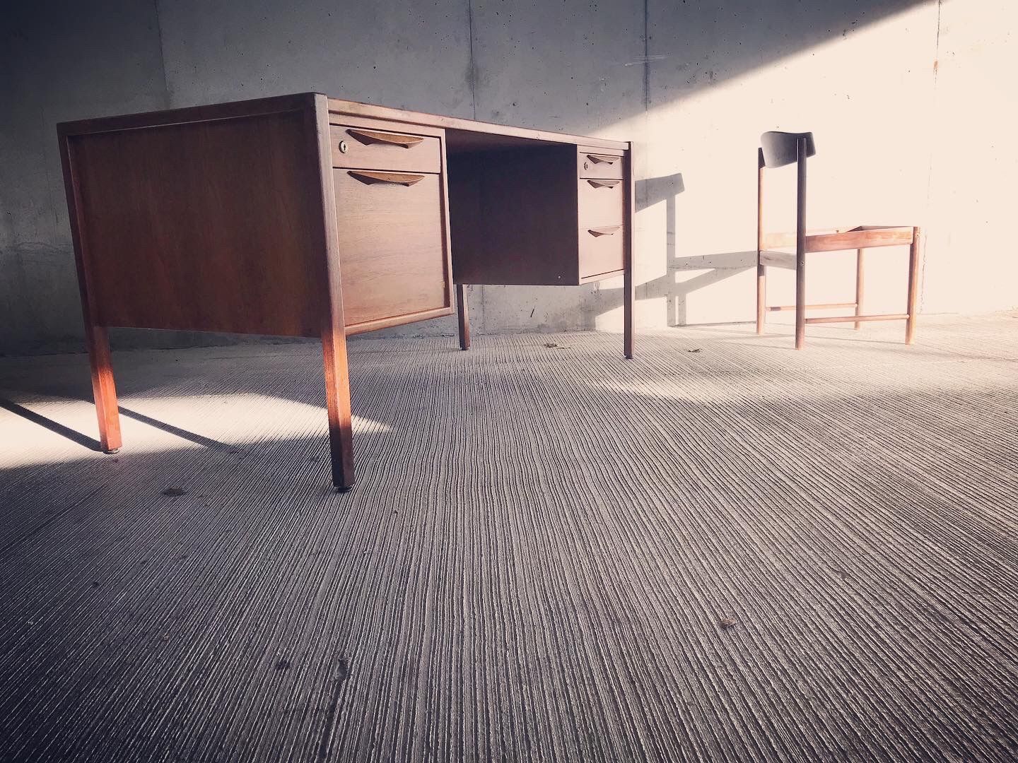 Vintage 1950’s Jens Risom Mid Century Modern Walnut Executive Desk.