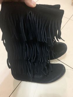 Black fringe boots