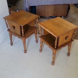VINTAGE BAUMRITTER EARLY ETHAN ALLEN
COLONIAL CLOVER LEAF CUT OUT END TABLES