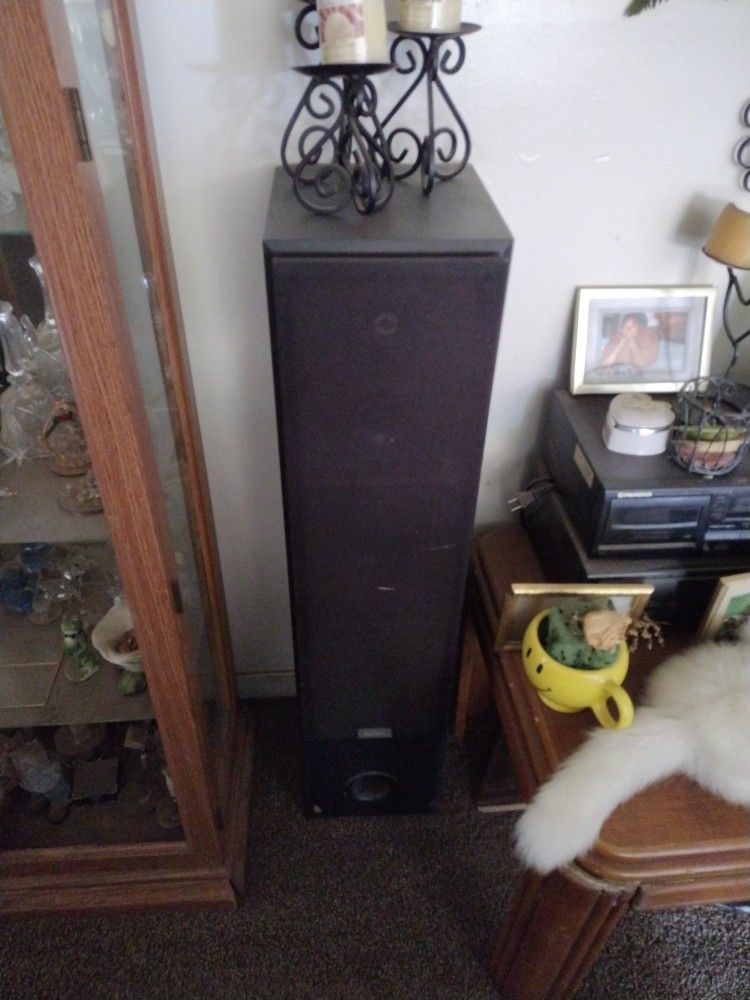 4 Feet Sony Speaker 250.00
