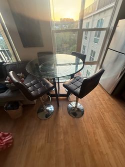 High Top Dining Table W/4 Stools