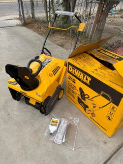DEWALT
21 in. 208 cc E-Gov Electric Start Gas Single-Stage Snow Blower
