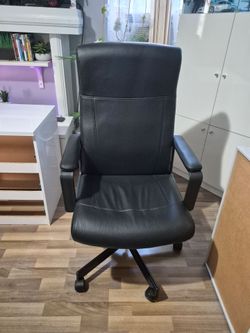 Desk chair