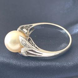 14k white gold and pearl ring