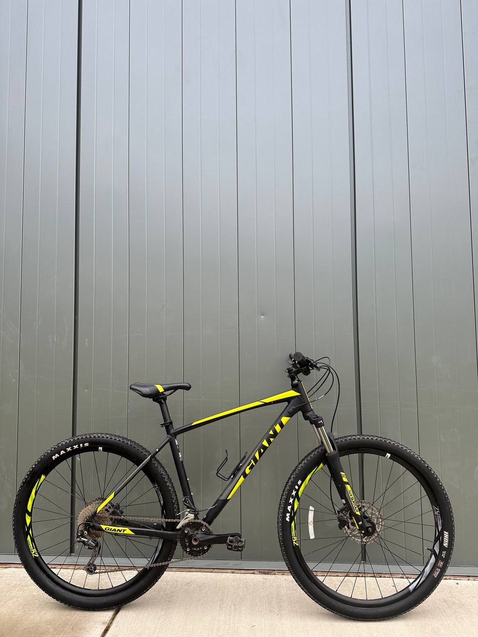 Giant Talon 2 – 29” Hardtail Mountain Bike – Large Frame - Men’s Bicycle Trail MTB Alumunium