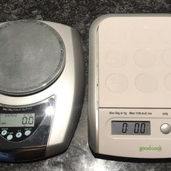 2 SCALES. (make a offer)