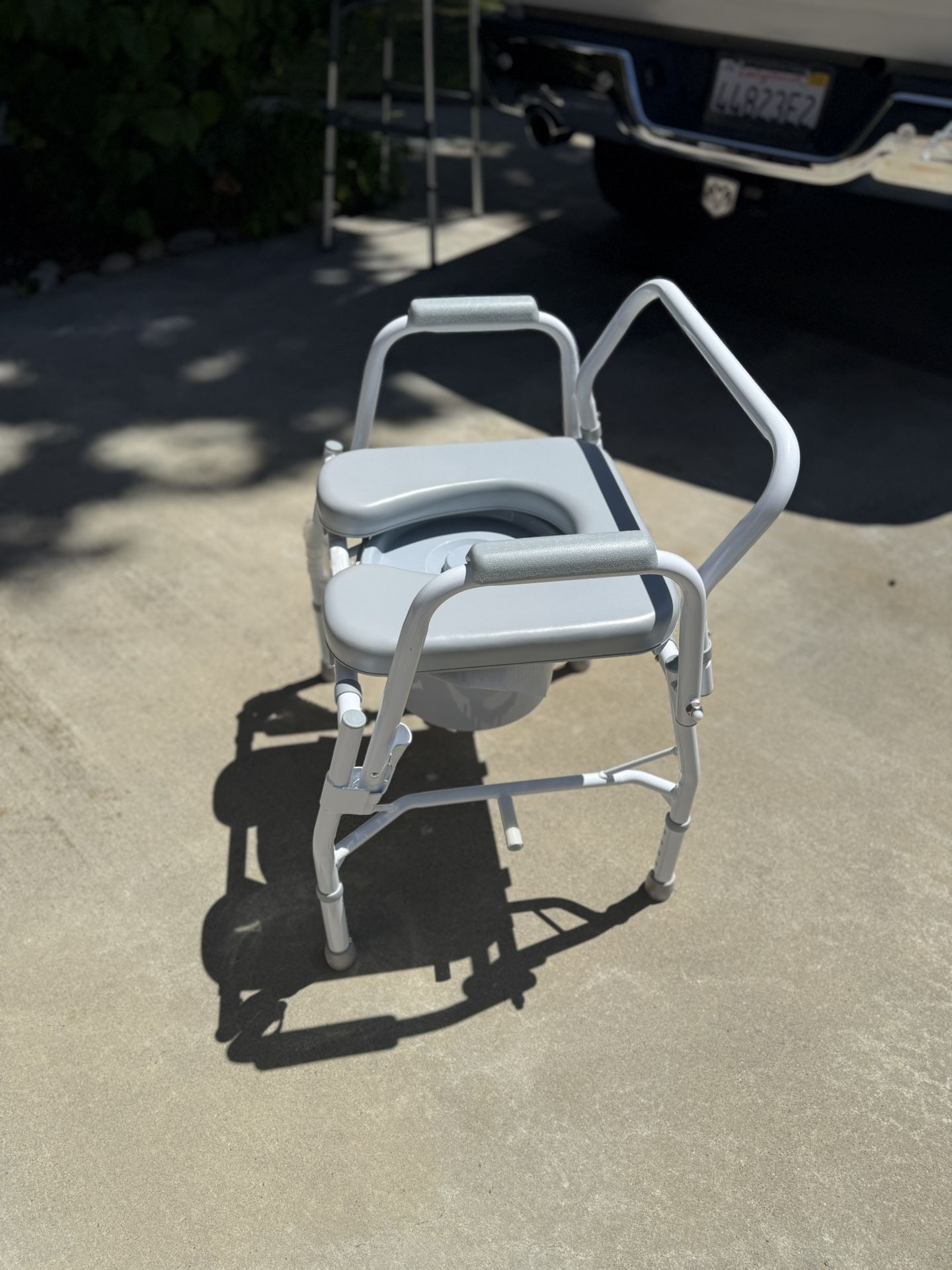 Commode seat. NEW. Guardian brand. -