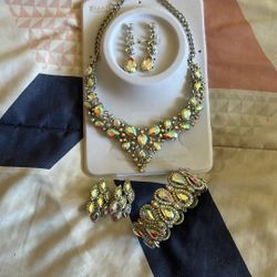 New 4 Piece Jewelry Set