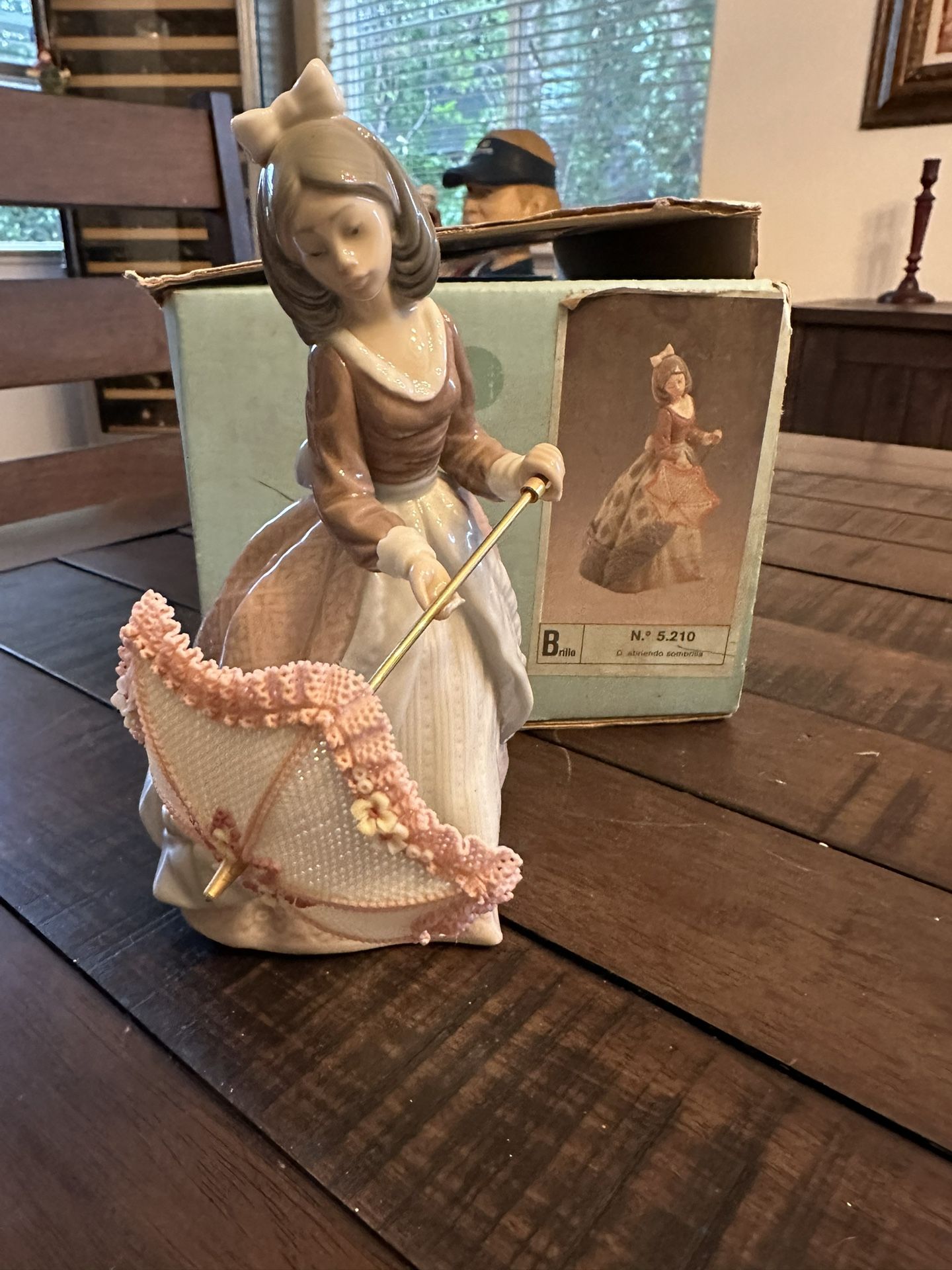 Lladro (Jolie) 5210 Beautiful 