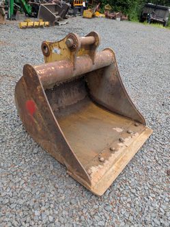 36" CAT / Deere Backhoe Clean Out Bucket