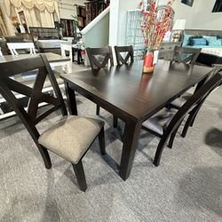 7 Pc Dining Table 