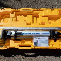 Spectra LL300N | A Fully Automatic Self-Leveling Laser Level with best-in-class accuracy built in.
