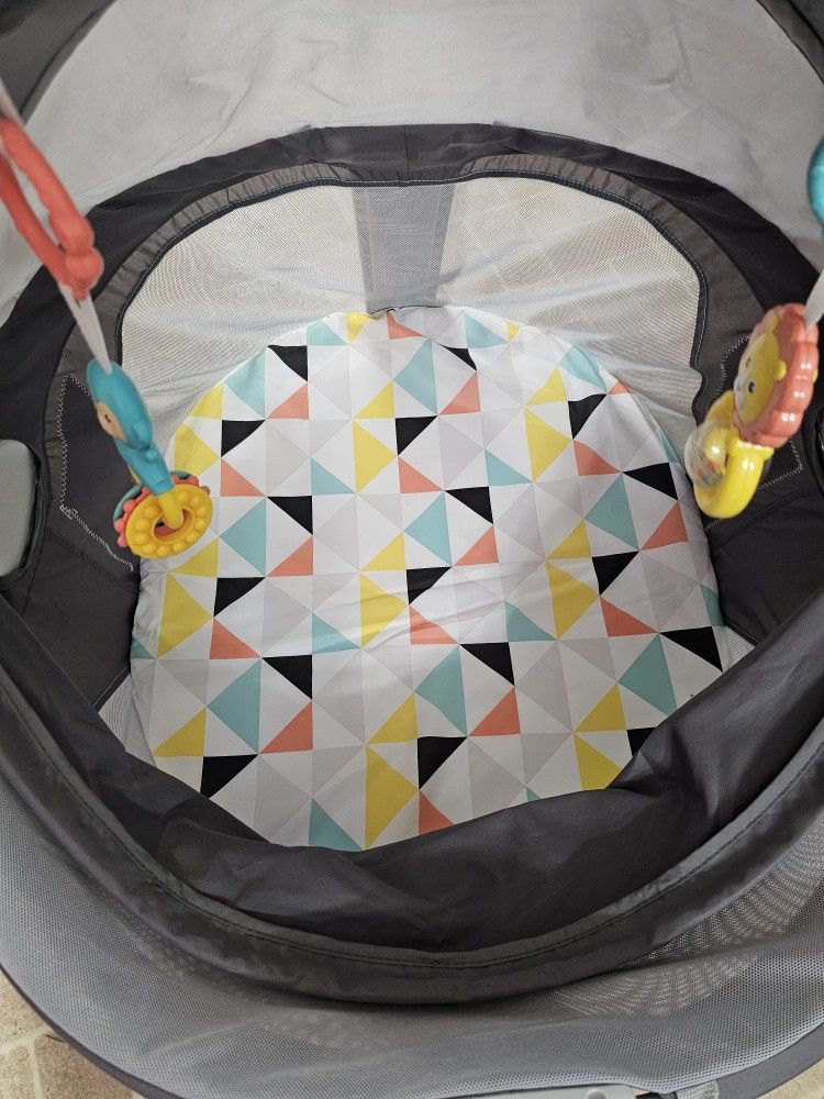 Fisher-Price Portable Bassinet and Play Space On-the-Go Baby Dome 