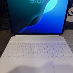 iPad Air 13 With Magic Keyboard And Bag