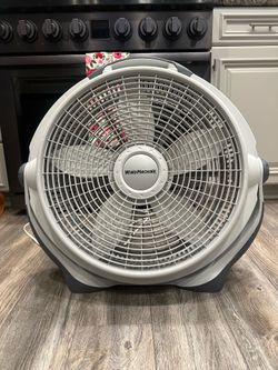 Large Lasko Wind Machine 20" Air Circulator Floor Fan - Full Tilting Feature - 3 Speeds - VERY STRONG - Great CLEAN Condition