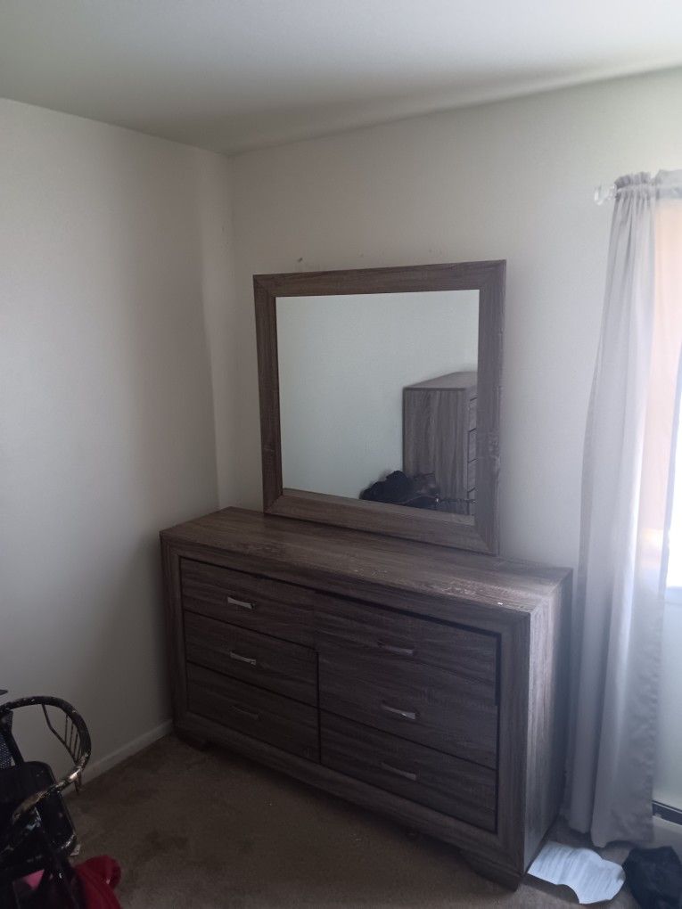Dresser Set