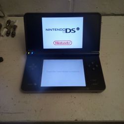 Nintendo DSi XL blue Console With Charger And stylus Works Great