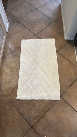 White bath rug