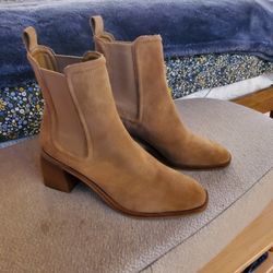 Womens Size 8.5 Suede Boots 