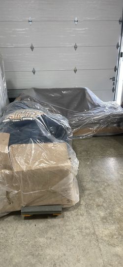 2 piece sectional w/chaise NEW