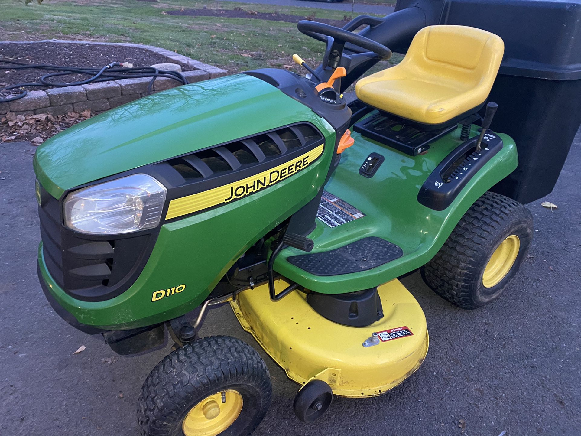 John Deere Lawn tractor With Bagger