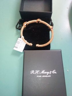 Women's bracelet