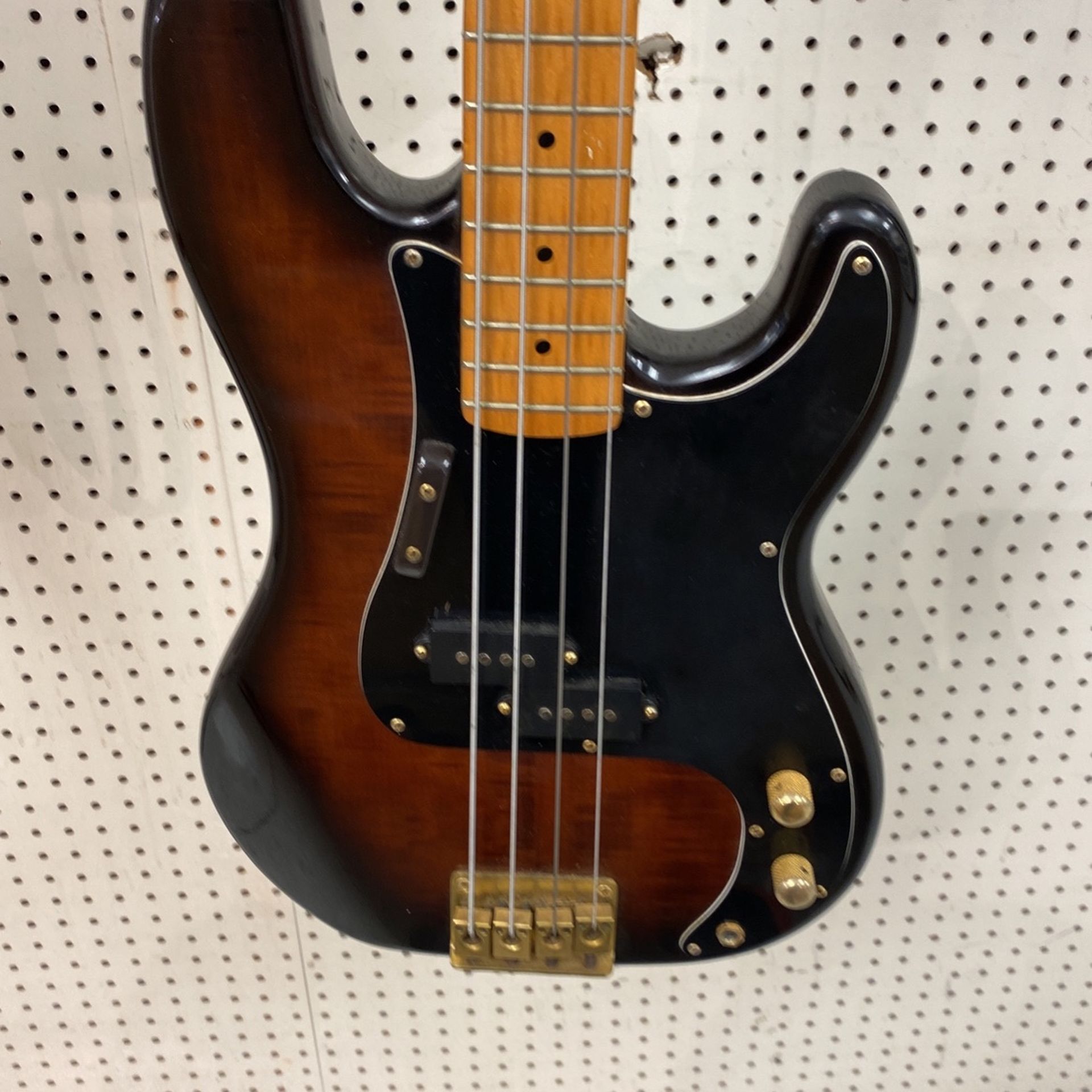Bass Guitar 🎸 Fame Series 830