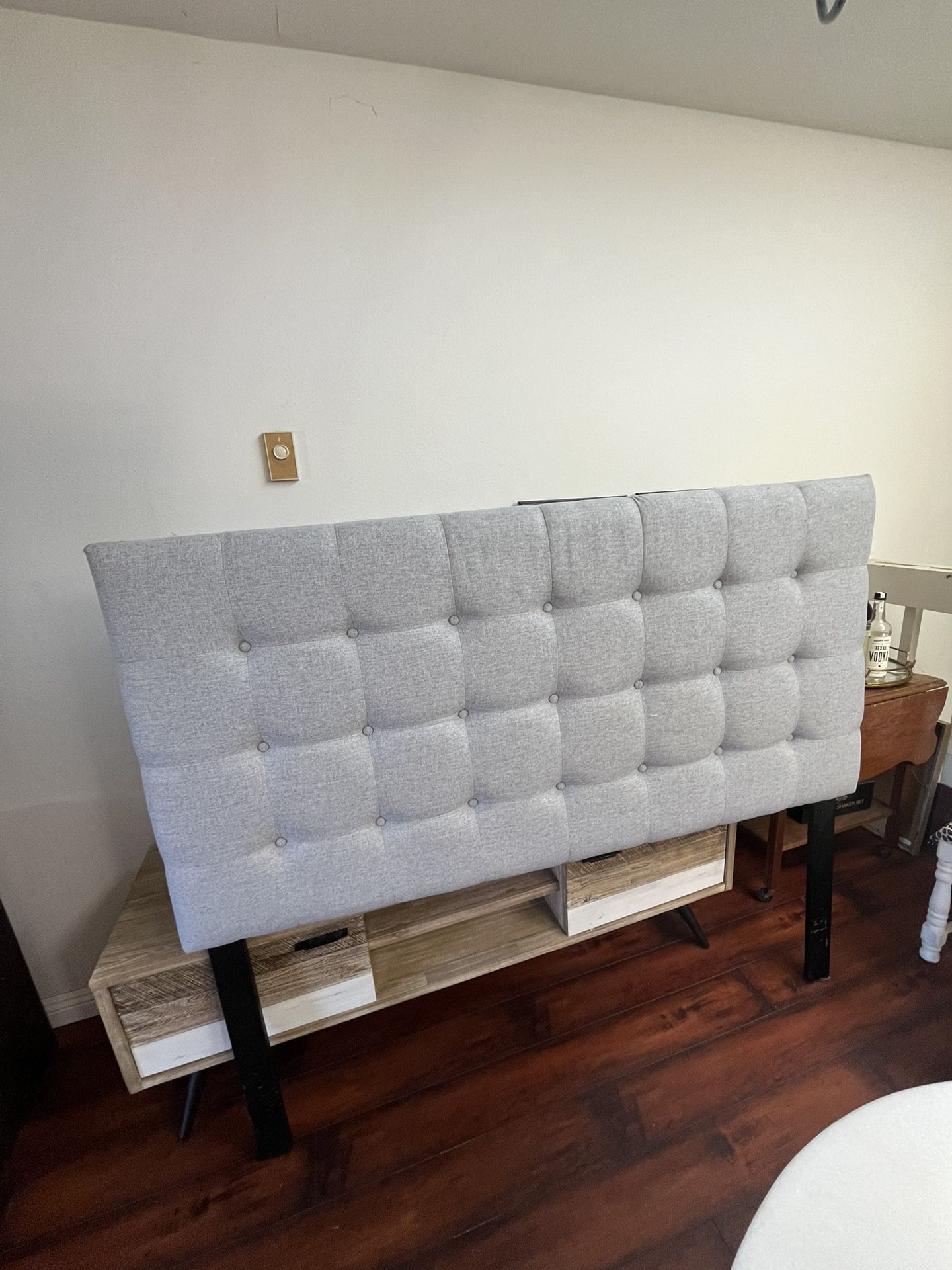 Grey Tufted Headboard (Queen) WITH BED FRAME!