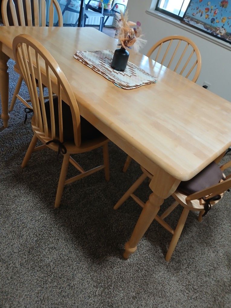 Dining room Table and Chairs (4)