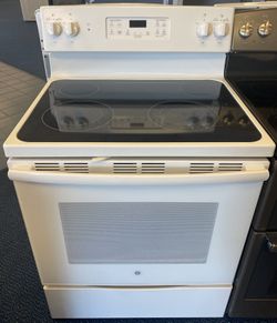 White GE Four Burner Glass Top Electric Stove (2-0173)