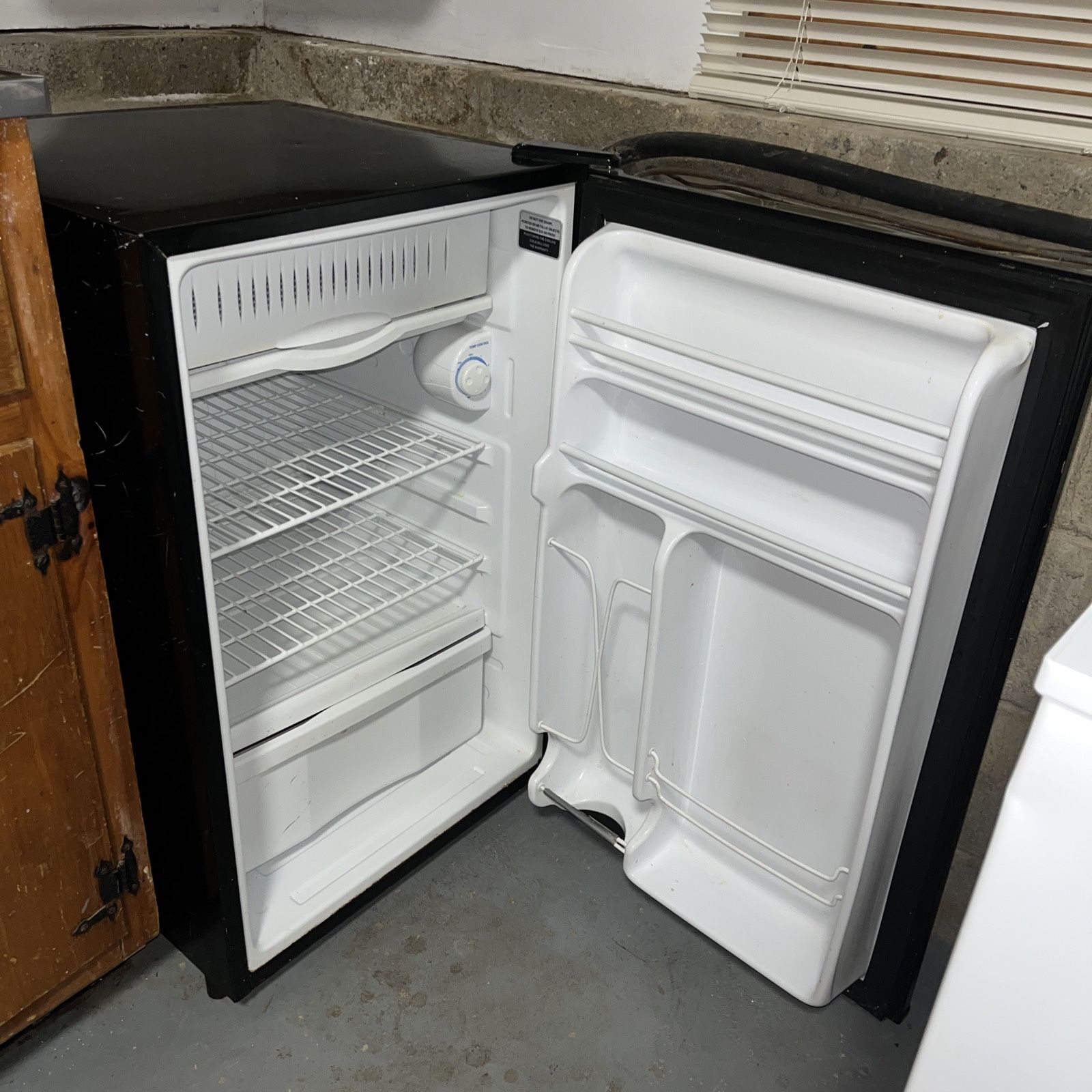 GE 4.3 Cu Ft Spacemaker Refrigerator WMR04BAPBB Dorm, Black