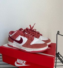 Women’s valentines dunks