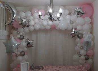 Balloon organic arch moon and stars dreaming