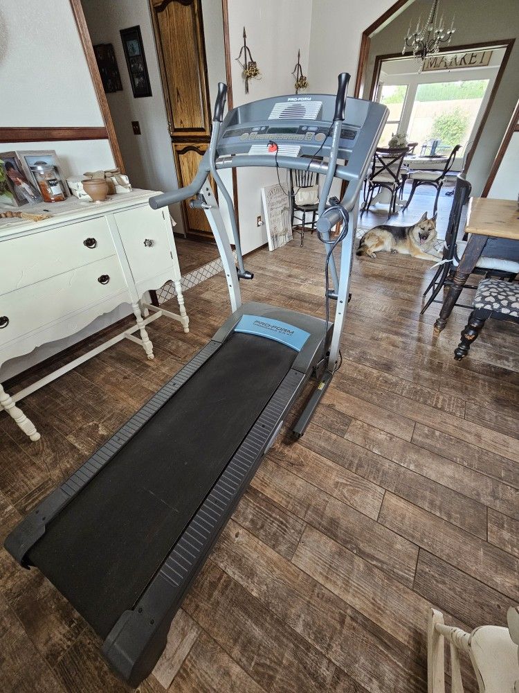 Treadmill- PRO-FORM Crosswalk 2.0 Xt