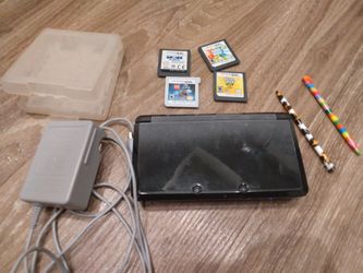 Black and Gray Nintendo 3ds