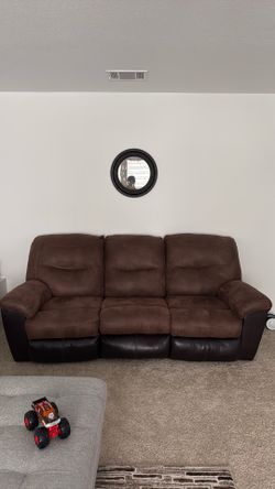 Ashley 3-Seat Reclining Sofa – Brown – Excellent Condition – All Recliners Working